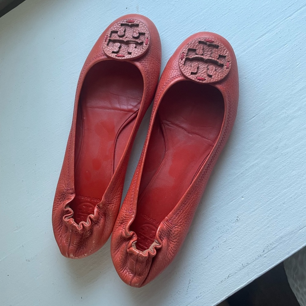 Tory Burch coral flats